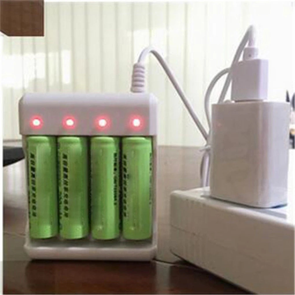 Chargeur de piles USB 18650 AAA et AA 4 emplacements AC 110 V 220 V double pour le chargement 18650 Chargeur de piles au lithium rechargeables