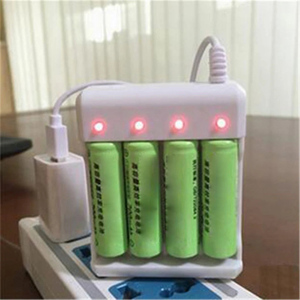 Chargeur de piles USB 18650 AAA et AA 4 emplacements AC 110 V 220 V double pour le chargement 18650 Chargeur de piles au lithium rechargeables