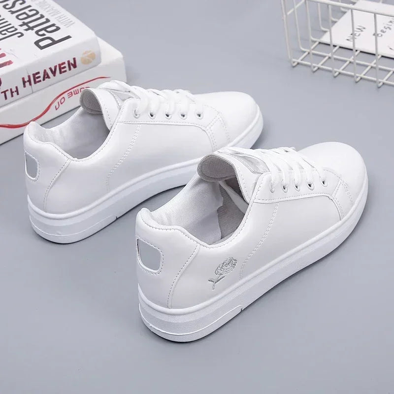 Baskets Blanches Brodées en Cuir PU pour Femme, Chaussures Décontractées, Respirantes, à Fleurs, à Lacets, Nouvelle Collection