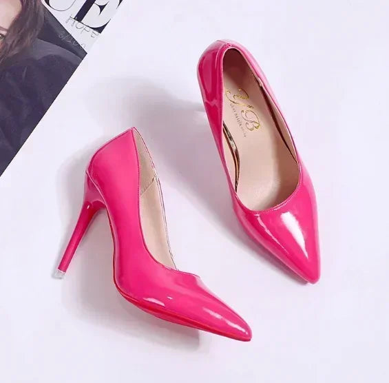 2025 Nouveaux talons hauts pour femmes Semelle rouge Bout pointu Talons aiguilles Style classique Dîner de mariage Couleurs complètes Chaussures à dessus peu profond